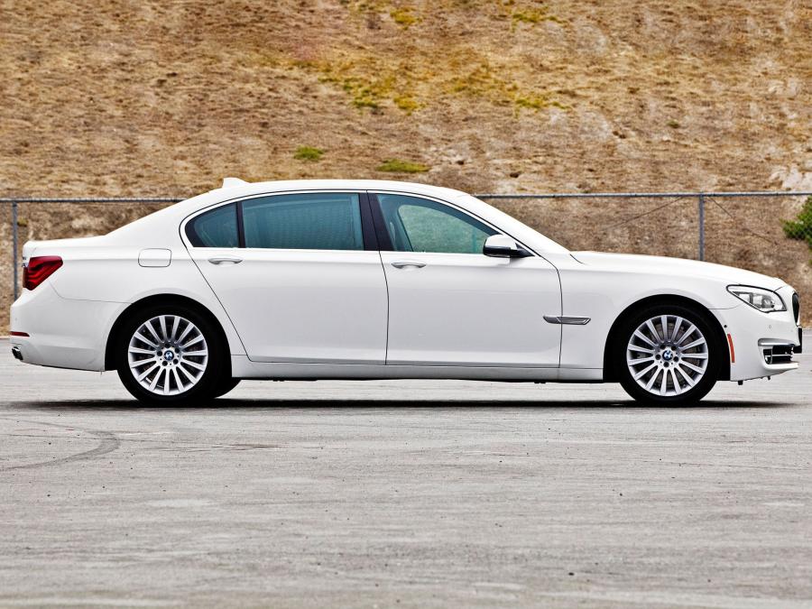  BMW 750Li 2012 года  (US) (фото 2 из 3)